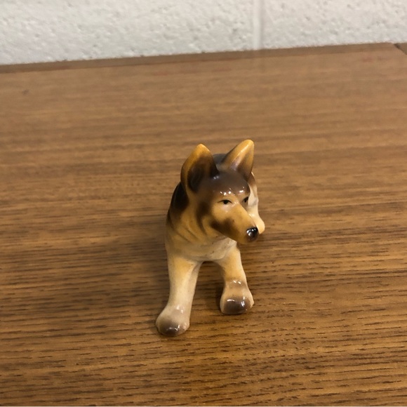 German shepherd figurine, gold overlay that says Lindsay Canada on the side - Picture 5 of 9
